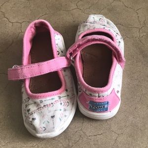 Little girls TOMS